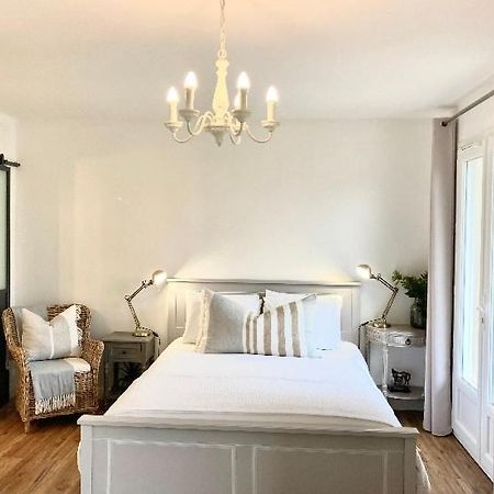 Stunning Bedroom Overlooking The Charente Bourg-Charente Exterior photo